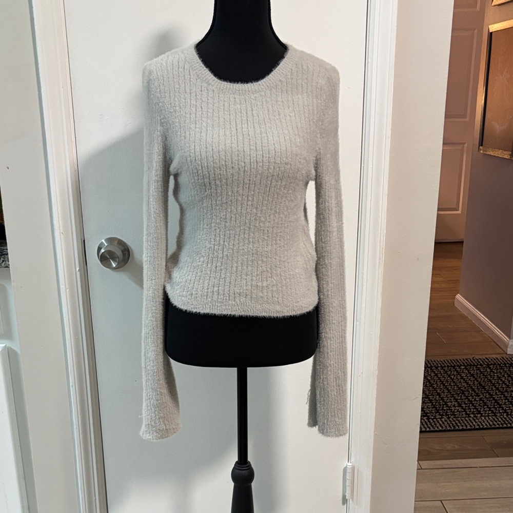 H&M Soft Cream Crew Neck Sweater Small